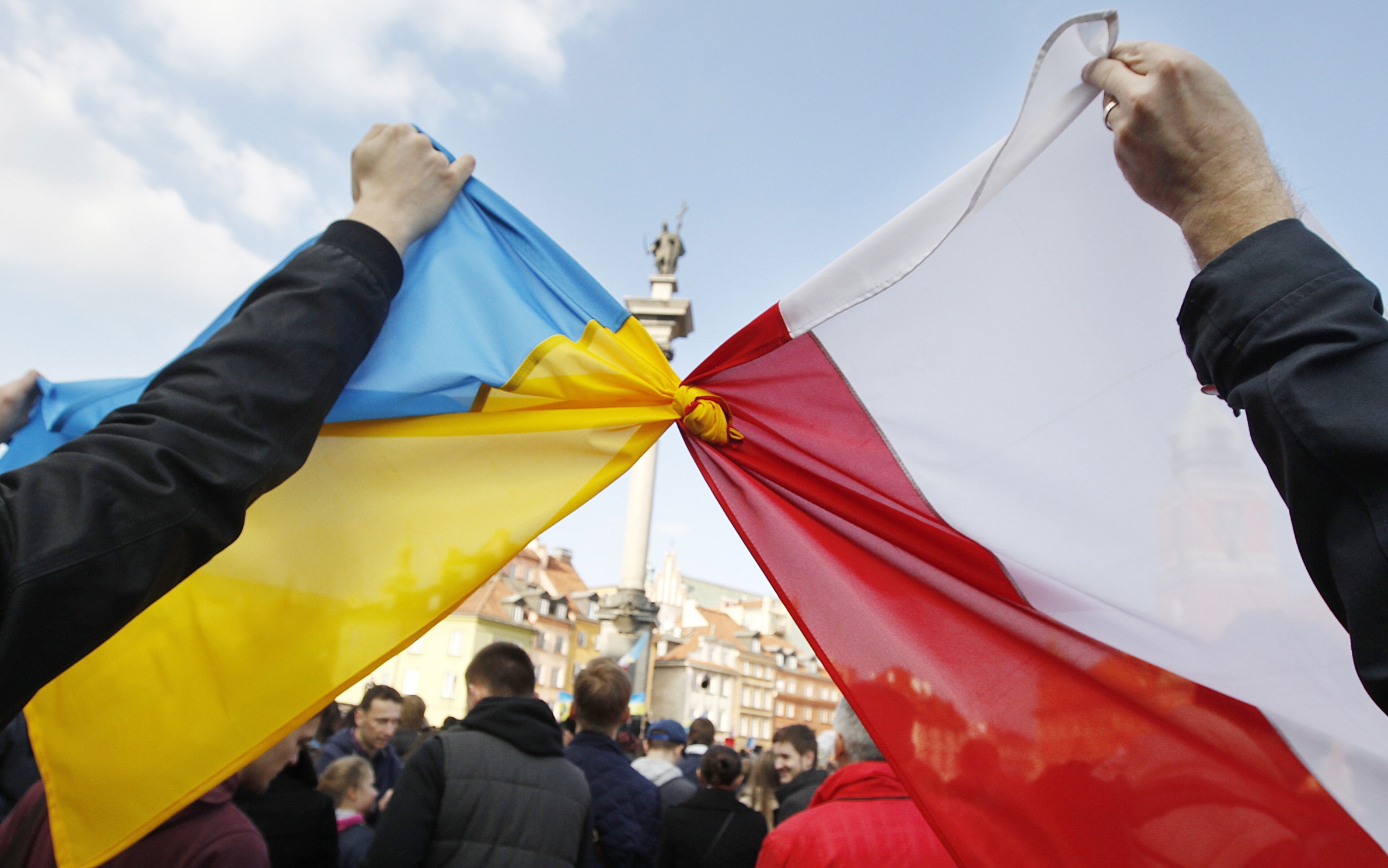 Польша получила от Украины разрешение на эксгумацию жертв Волынской резни