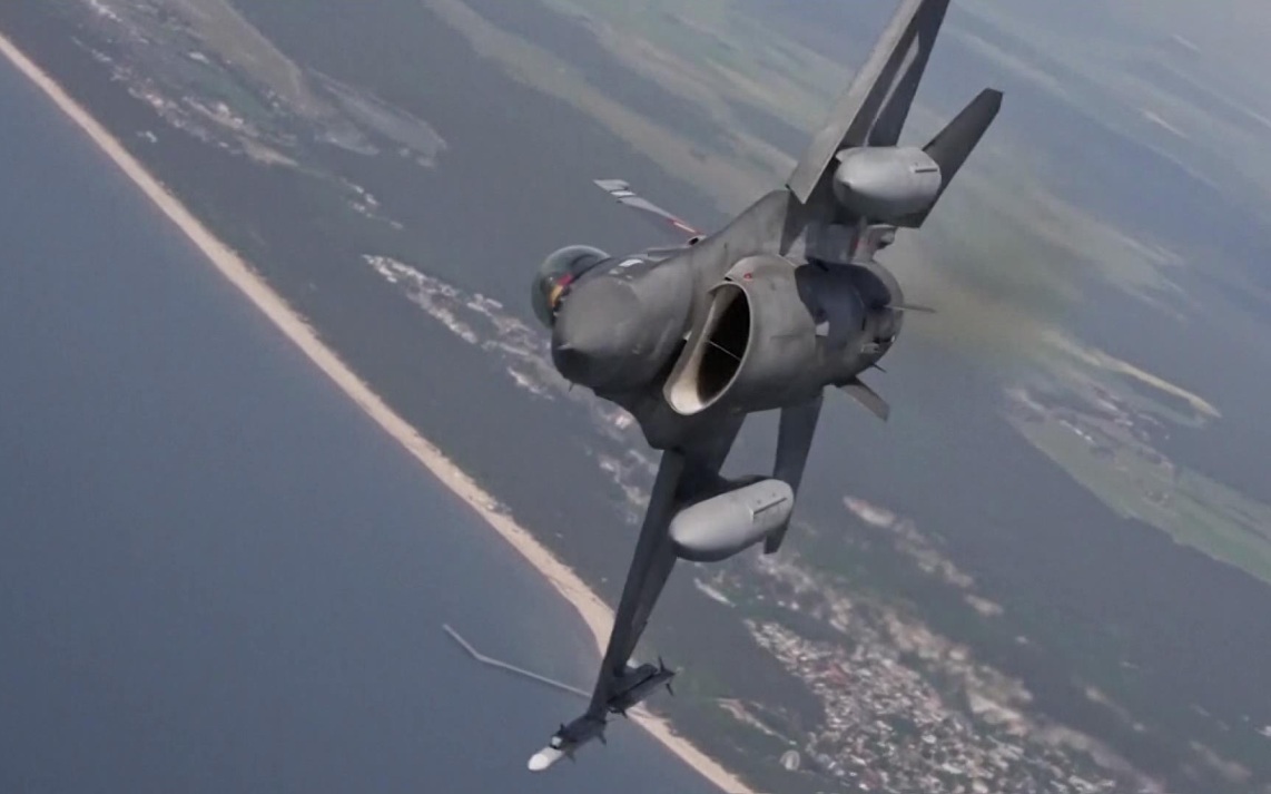 Истребители F-16 перехватили самолеты над резиденцией Трампа