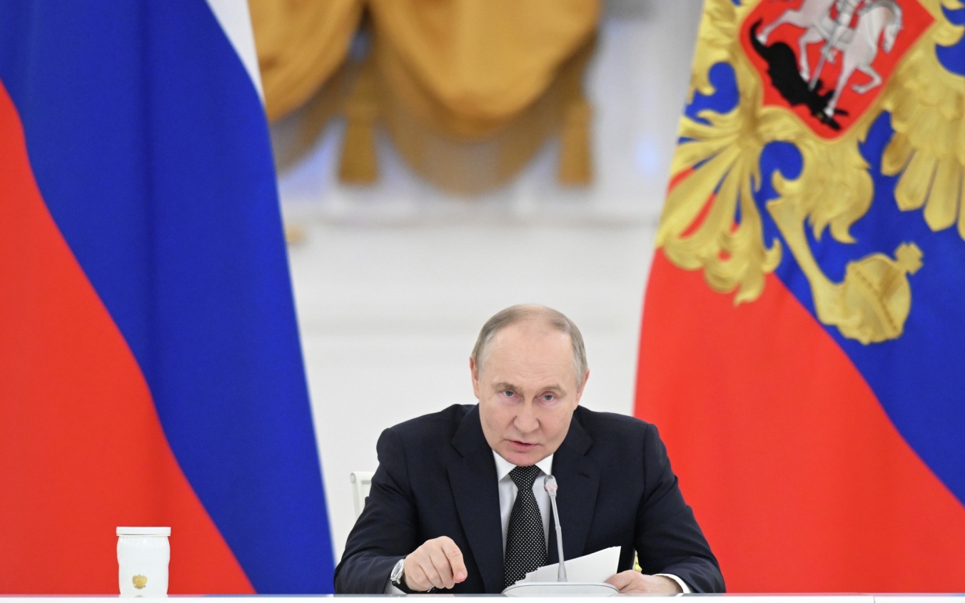 Путин призвал остановить сокращение населения регионов России