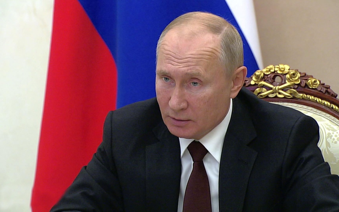 Путин призвал Россию пройти между Сциллой и Харибдой