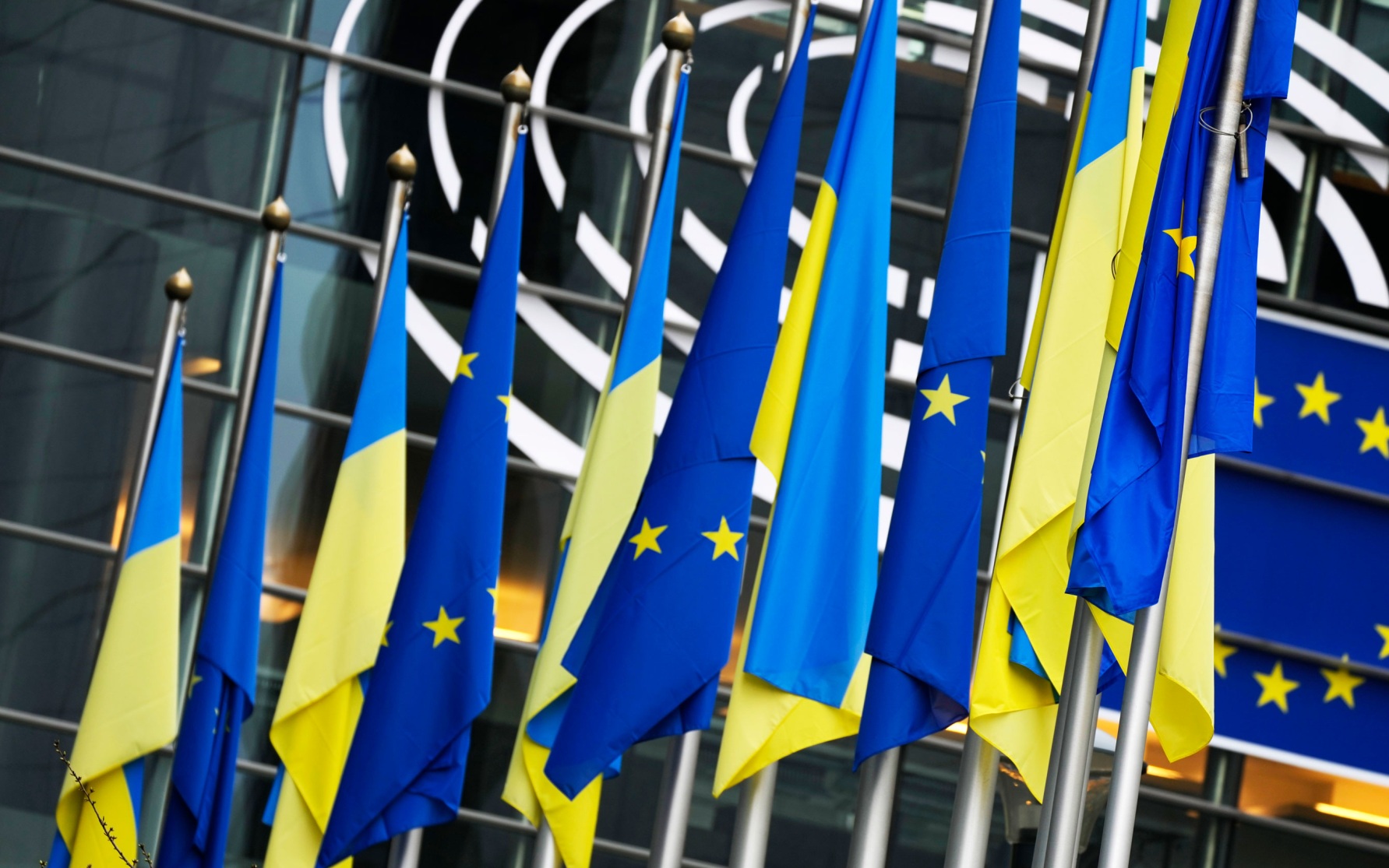 Брюссель не знает, кто заплатит за кредит Украине на 90 млрд евро