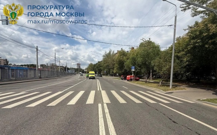 Грузовик сбил пешехода на Ходынской улице в Москве