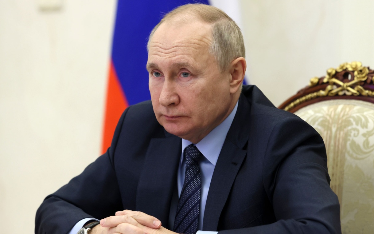 Путин оценил риски разделения общества на интеллектуалов и "нажимающих кнопочки"