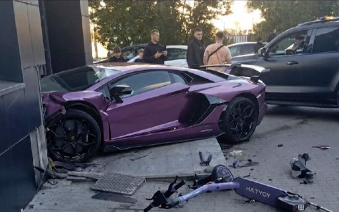 Причиной ДТП в Екатеринбурге с участием Lamborghini называется потеря управления