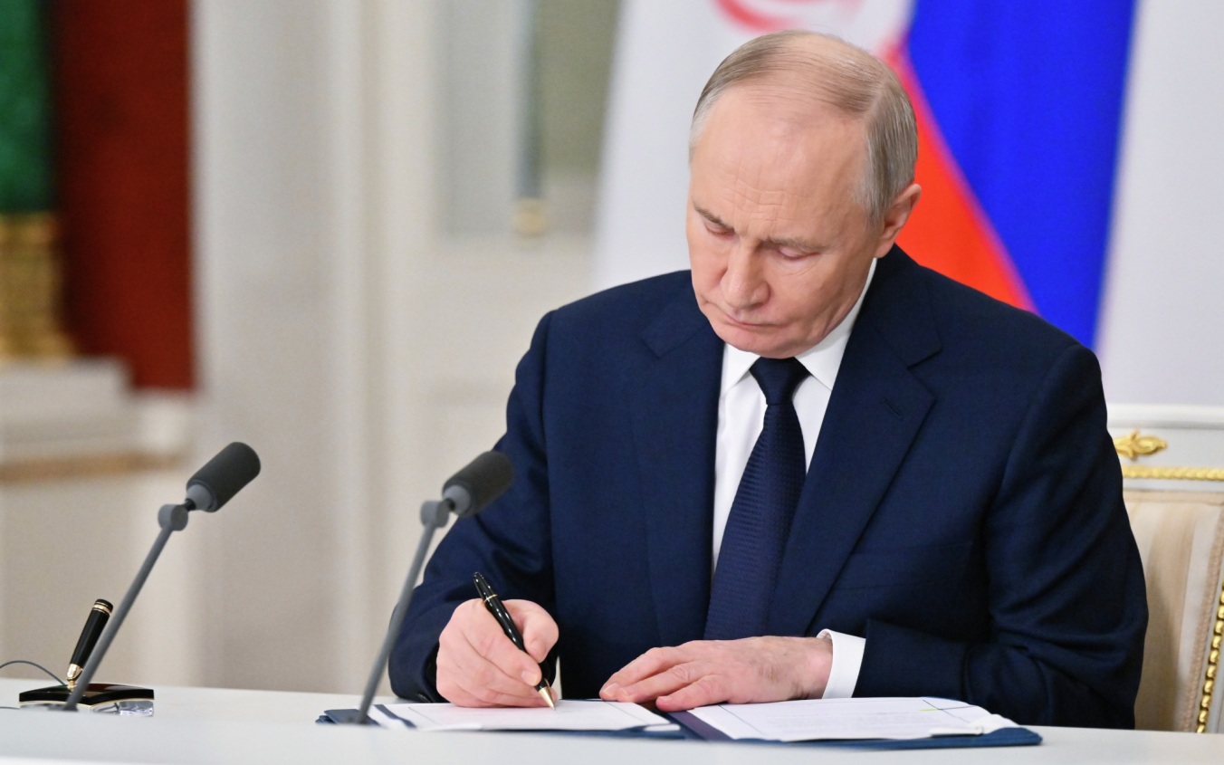 Путин присвоил звание заслуженной артистки России актрисе театра Ланской
