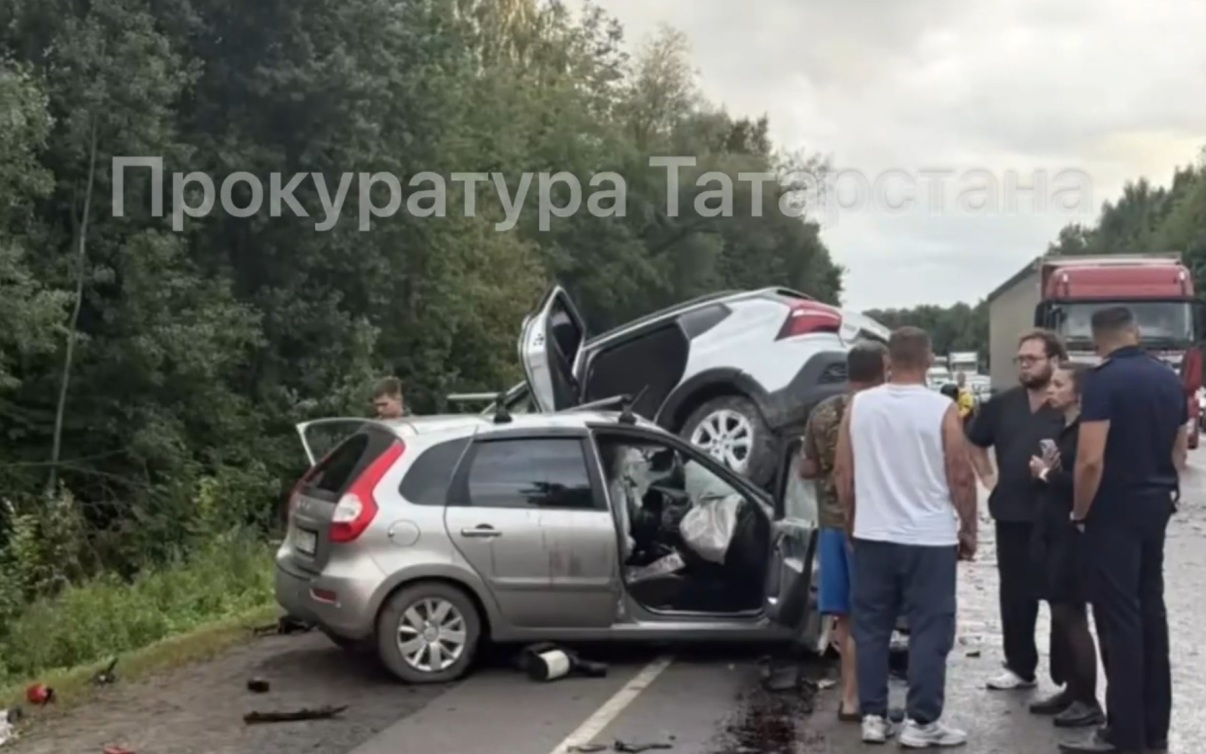 Три человека, включая двух детей, погибли в ДТП в Татарстане, возбуждено дело