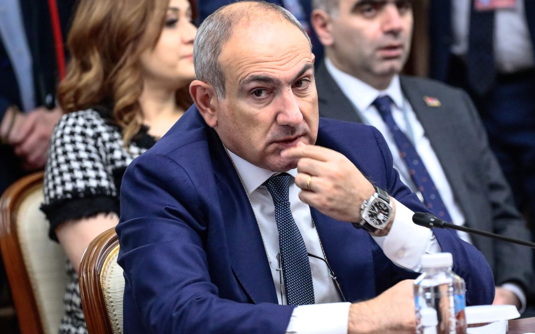 Пашинян допустил, что Армения не выберет ни ЕС, ни ЕАЭС