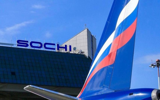 В сочинском аэропорту временно перестали совершать гражданские полеты
