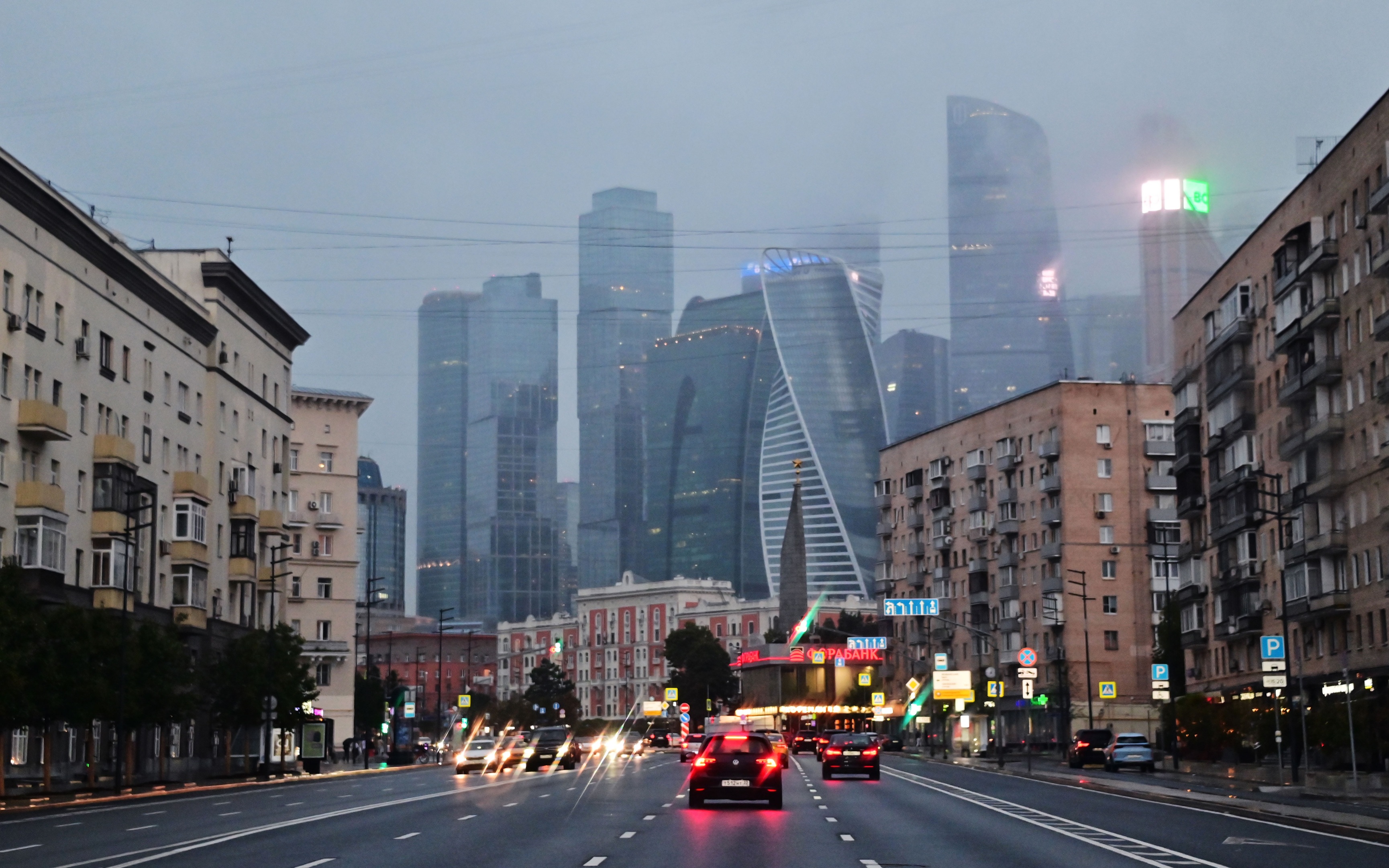 В пятницу в Москве ожидаются порывы ветра до 12-17 м/с
