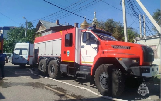 В Астрахани потушили пожар в двухэтажном жилом доме