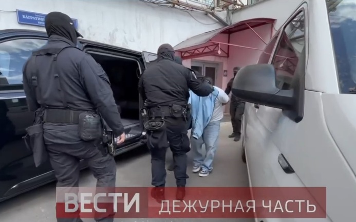 На московском рынке "Горбушка" во время обысков задержали двух человек