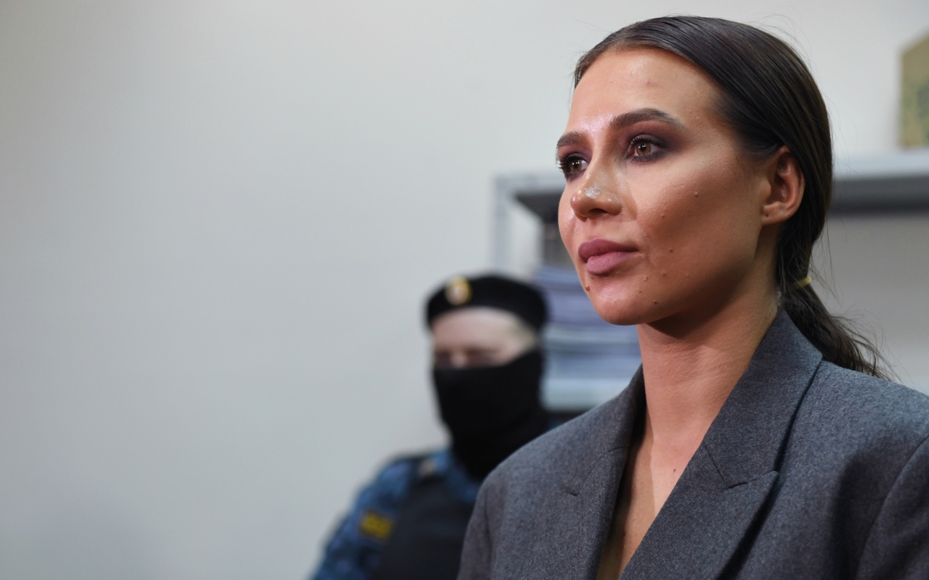 Блогер Лерчек приехала в суд для получения текста приговора
