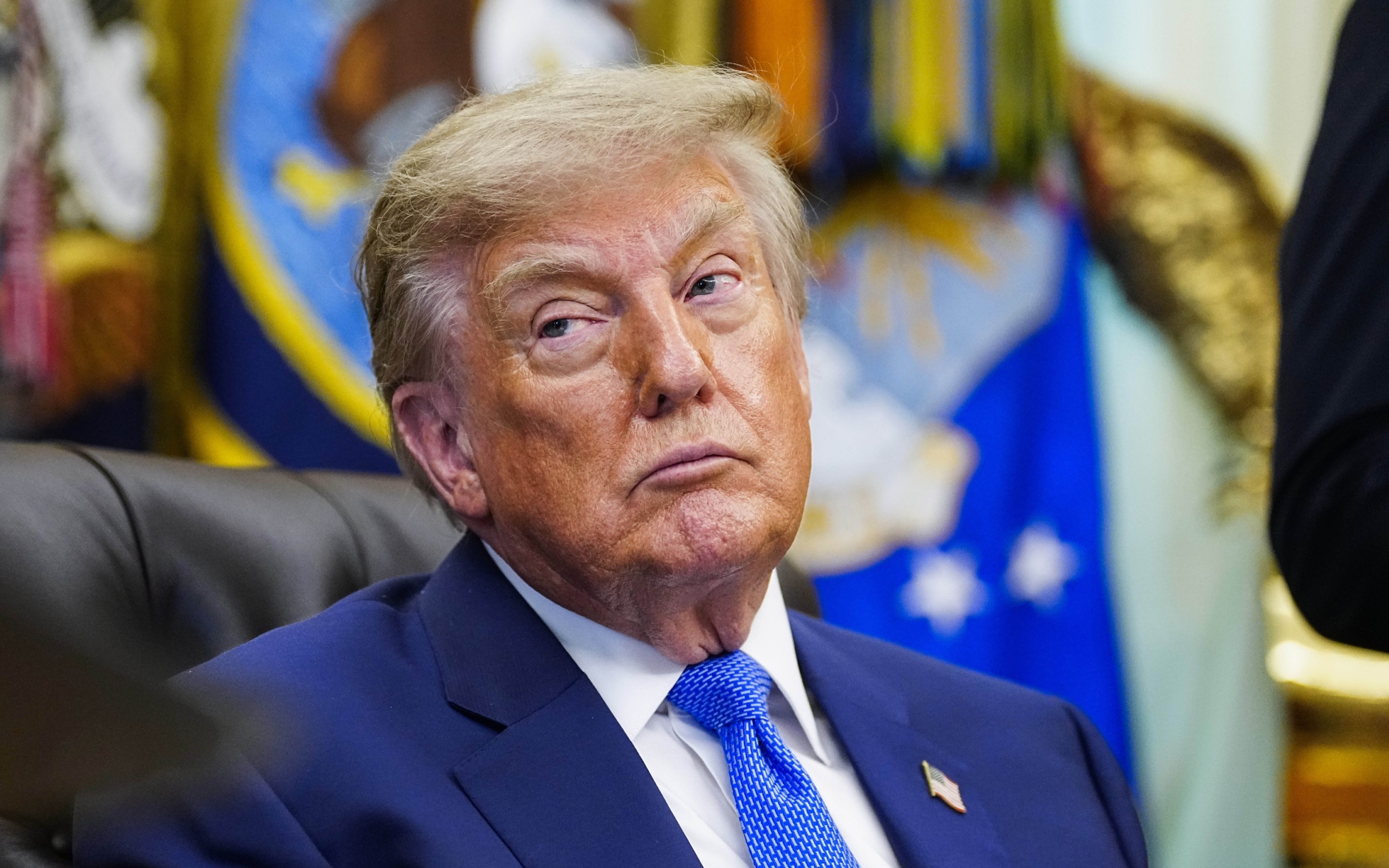 Рейтинг популярности Трампа упал до 33%