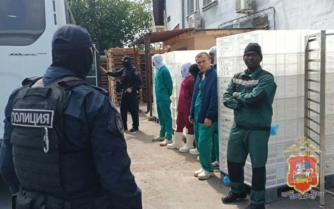 Больше 130 нелегалов задержаны во время рейда на фабрике в Подмосковье
