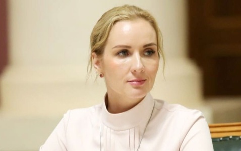 Львова-Белова рассказала о важности бережного контроля за детьми