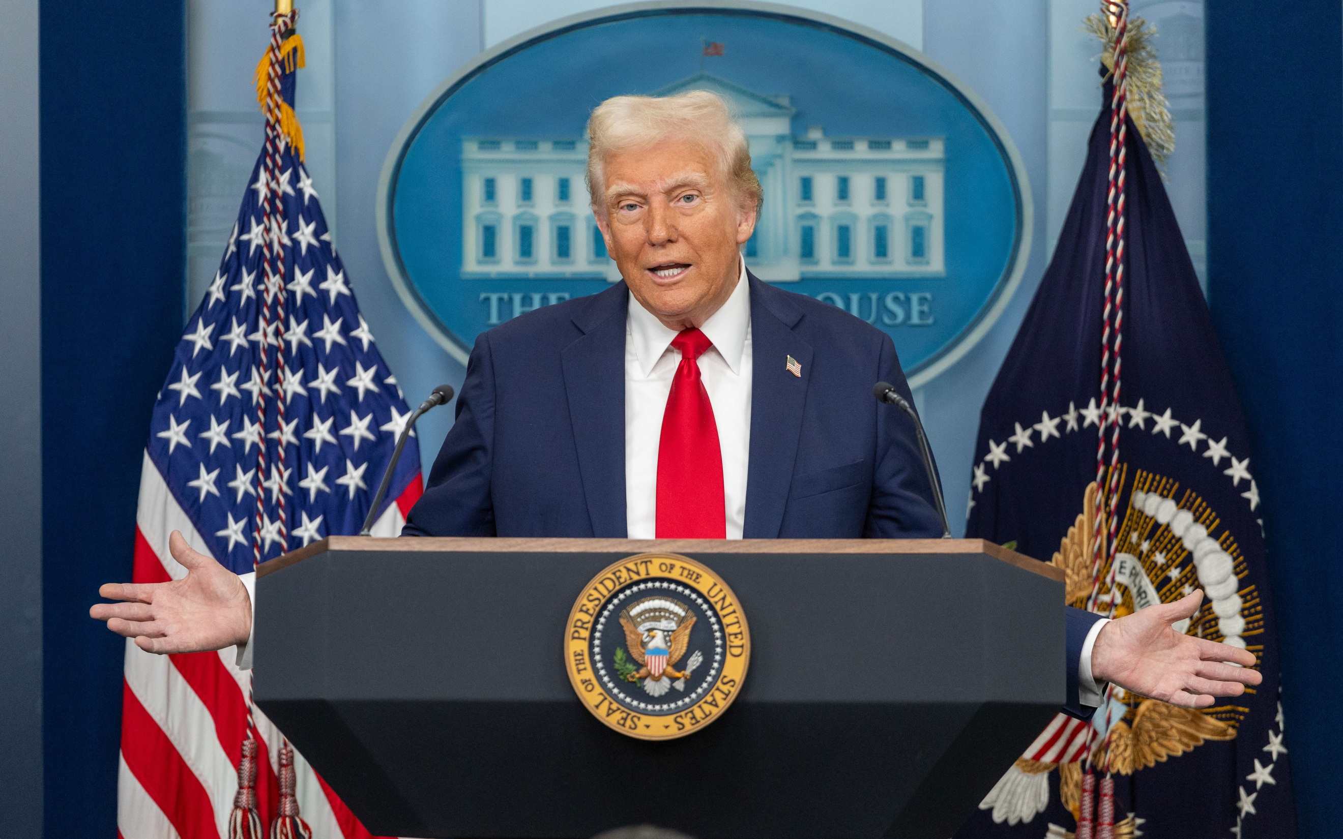 Трамп заявил о полном разминировании Ормузского пролива