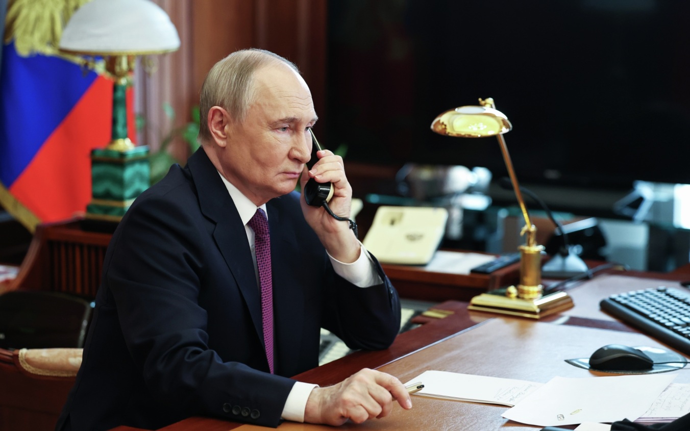 Путин провел телефонный разговор с президентом переходного периода Мали