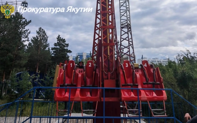 После падения девочки с аттракциона в Якутске начата проверка
