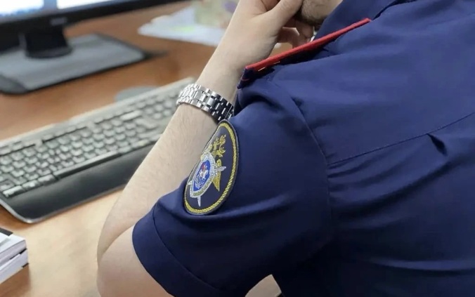 В Каспийске завели дело на подростка, ударившего водителя машины ножом в шею