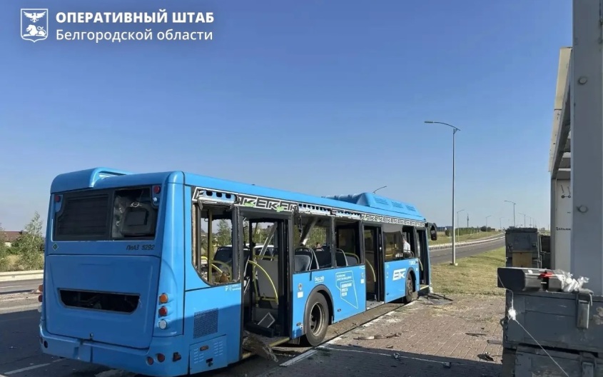 Дрон ВСУ ударил по автобусу в Белгородском округе, пострадал мужчина