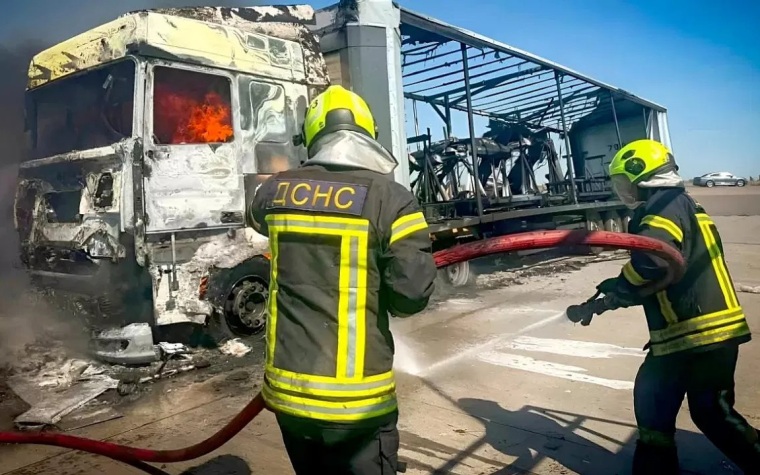 В Киеве случайно опубликовали фото атакованных ВС РФ фур с установками БПЛА