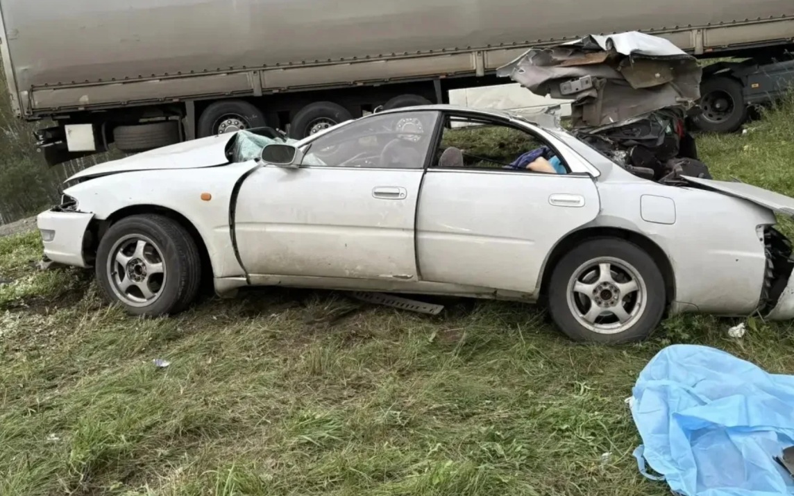 В Красноярском крае два человека стали жертвами лобового ДТП