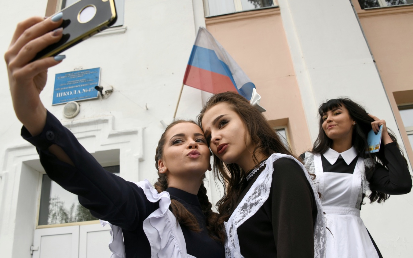 Запрет на пользование телефоном во время урока вступит в силу 1 сентября