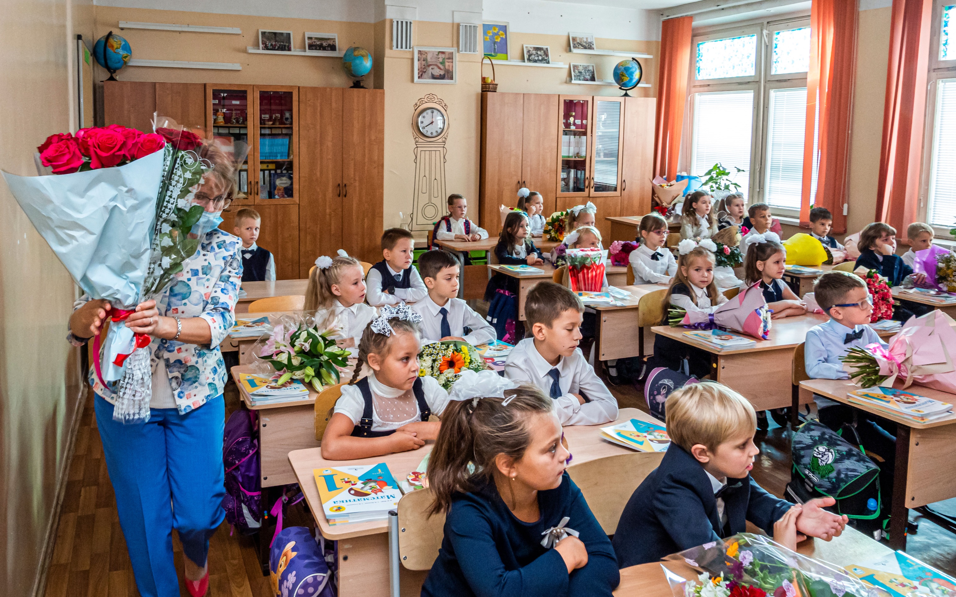 Педагог рассказал, какие подарки не стоит дарить учителю на 1 сентября