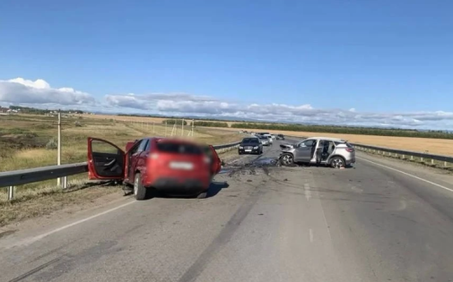 В Башкортостане столкнулись два автомобиля, есть погибшие и пострадавшие