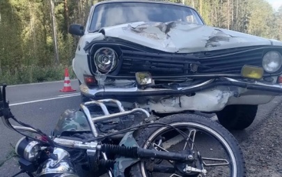 Водитель мопеда погиб при столкновении с автомобилем под Вологдой