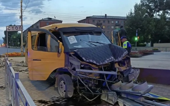 В Кызыле водитель маршрутки совершил наезд на пятерых пешеходов