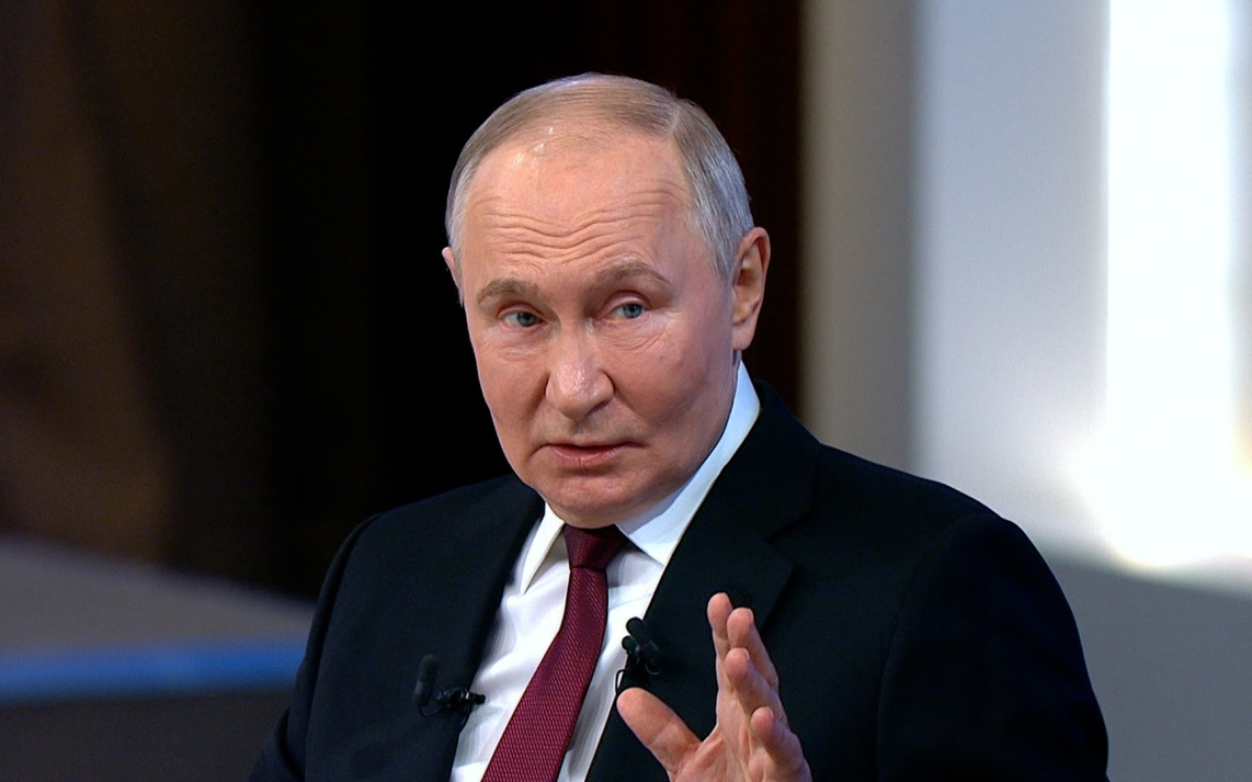Путин рассказал сколько поврежденных НПЗ осталось восстановить в России