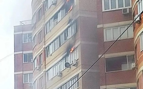 Украинский дрон попал в многоэтажку под Москвой, начался пожар