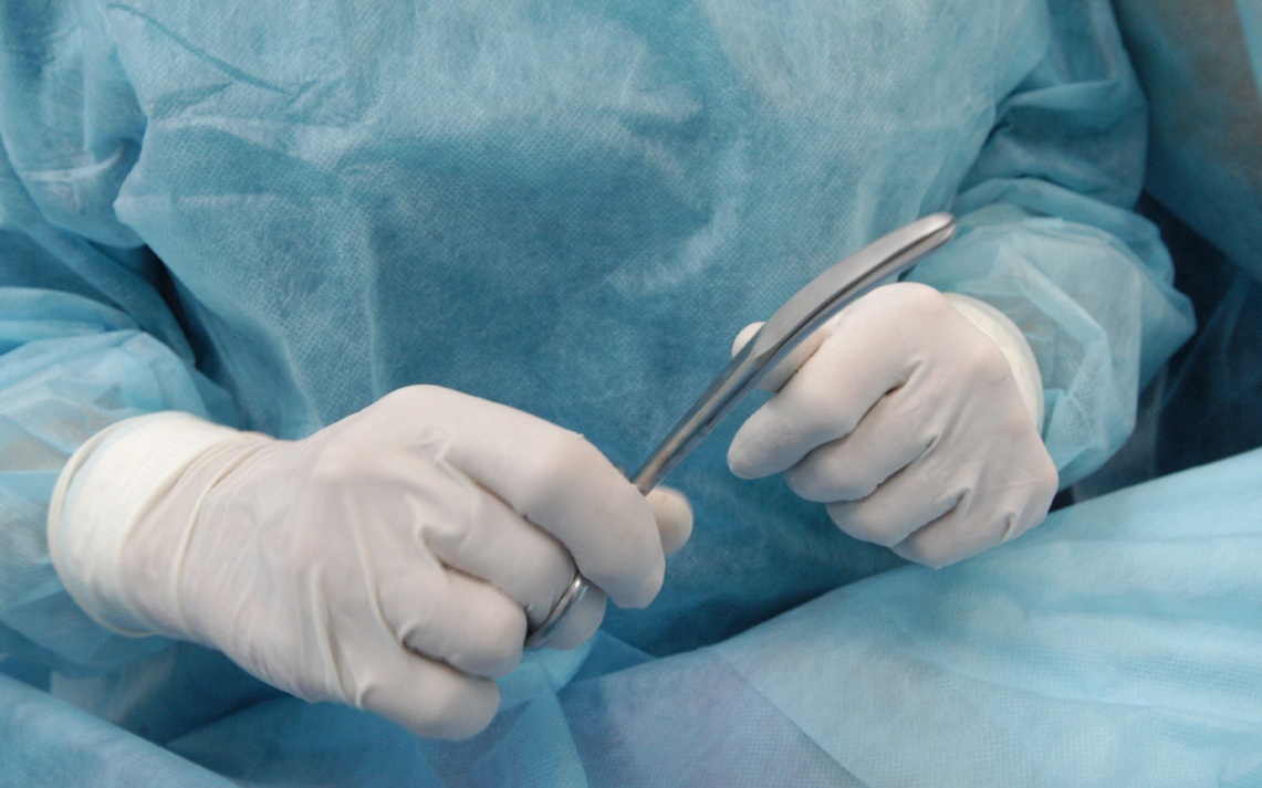 Врачи удалили осколки БПА из ноги у мужчины в Приморье