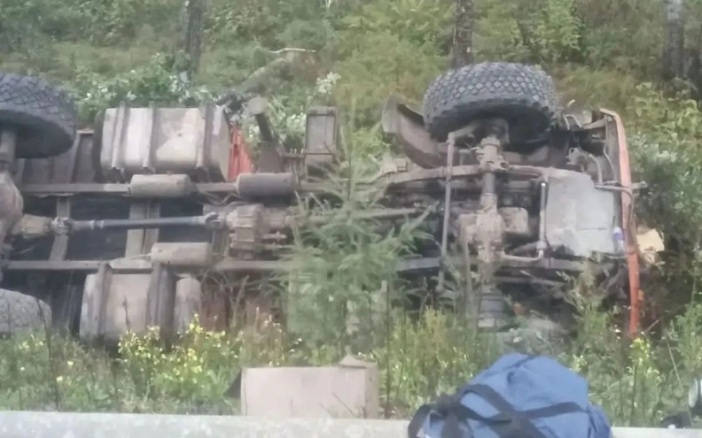 Водитель грузовика пострадал в ДТП в Еврейской автономной области