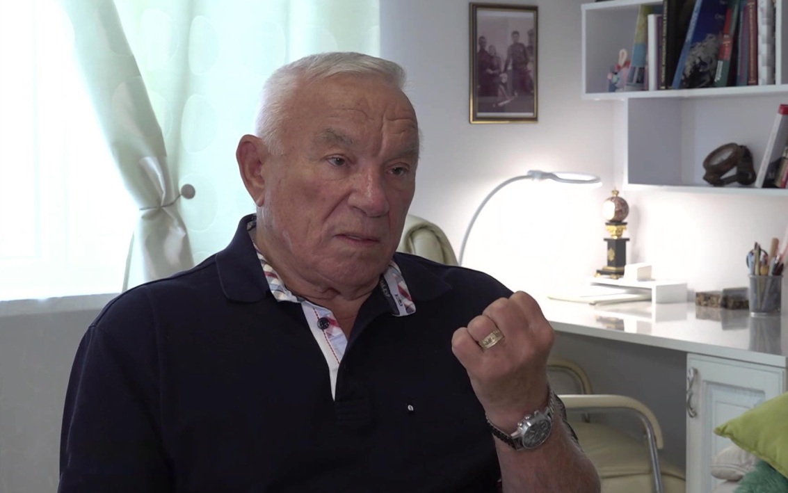 Экс-глава МВД рассказал о взятке, которую ему предлагали на министерском посту