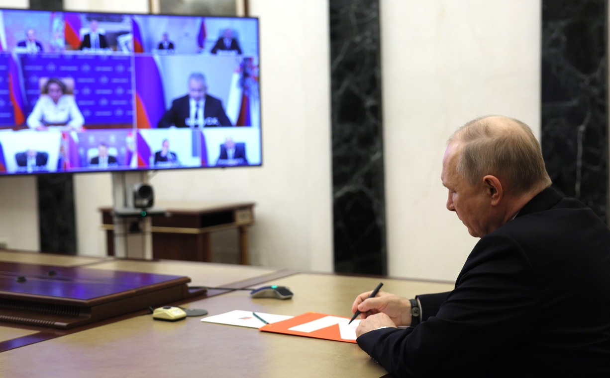 Путин обсудил с Совбезом меры по снижению преступности среди несовершеннолетних