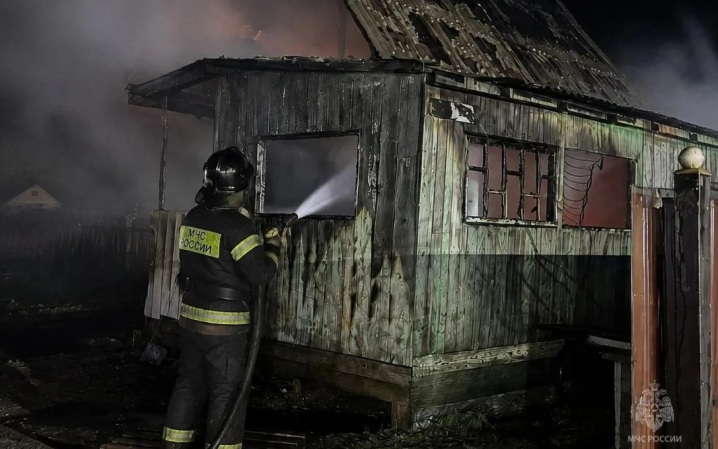 Трое детей получили ожоги во время пожара в доме в Забайкальском крае