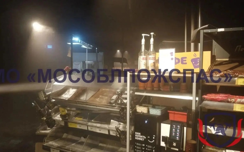 Во Фрязино на улице Советской загорелся торговый центр