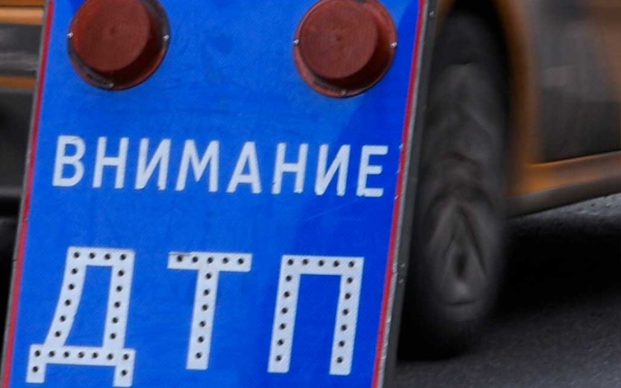 Mercedes въехал в остановку в Ярославле, есть погибший и пострадавшие