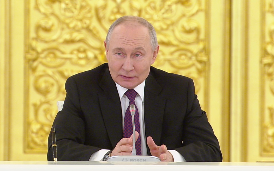 Путин: десятки тысяч москвичей сражаются в зоне СВО
