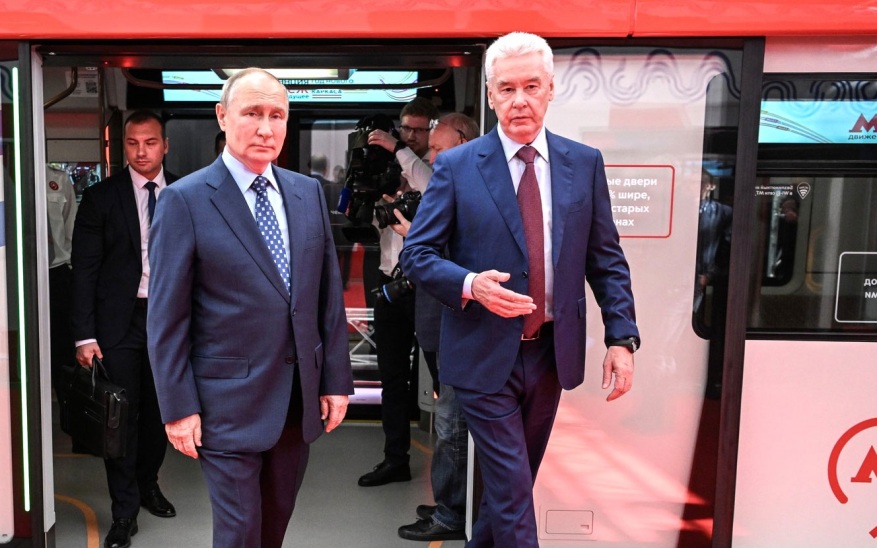 Путин дал старт движению на новых станциях Рублево-Архангельской линии метро