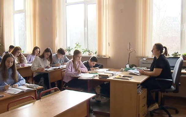 Мошенники начали обманывать школьников от имени классных руководителей
