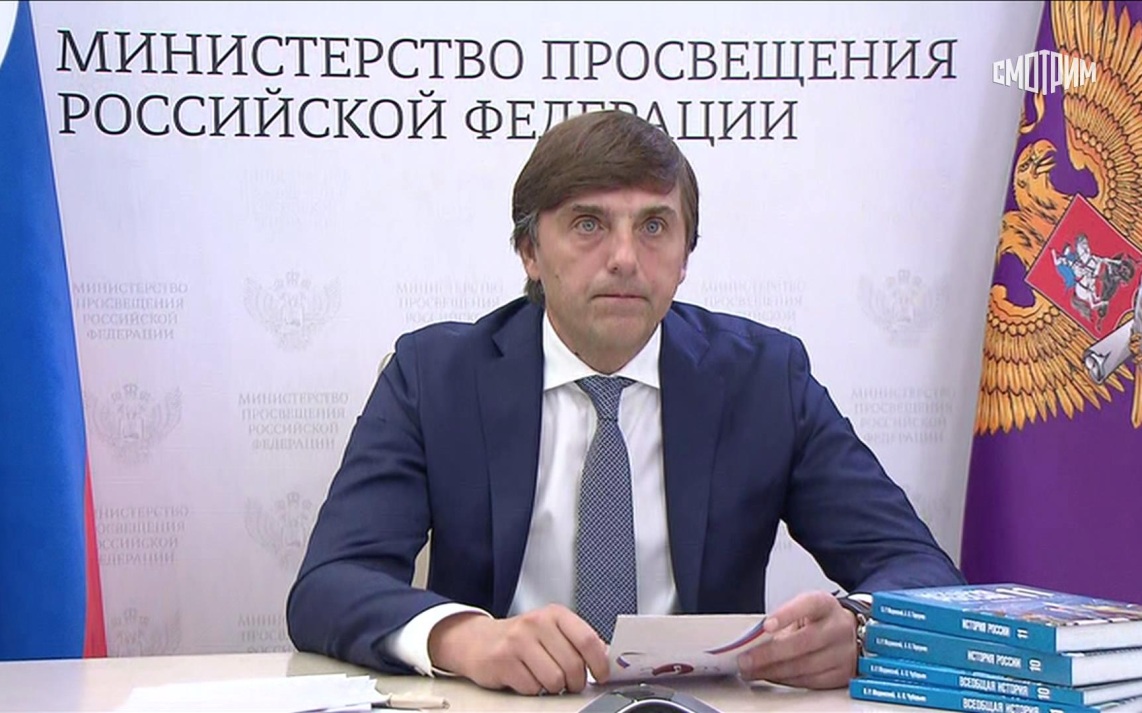 Кравцов заявил, что в школах есть все условия для подготовки к ЕГЭ