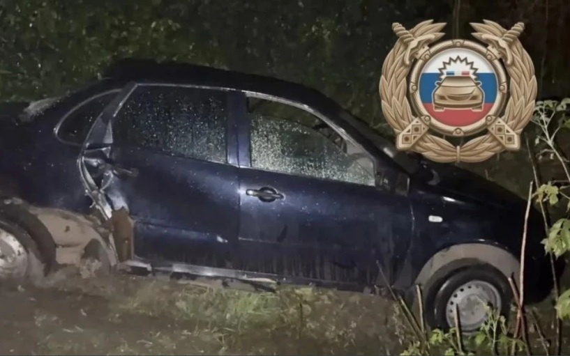 Женщина погибла после столкновения автомобиля с ЛЭП под Саратовом