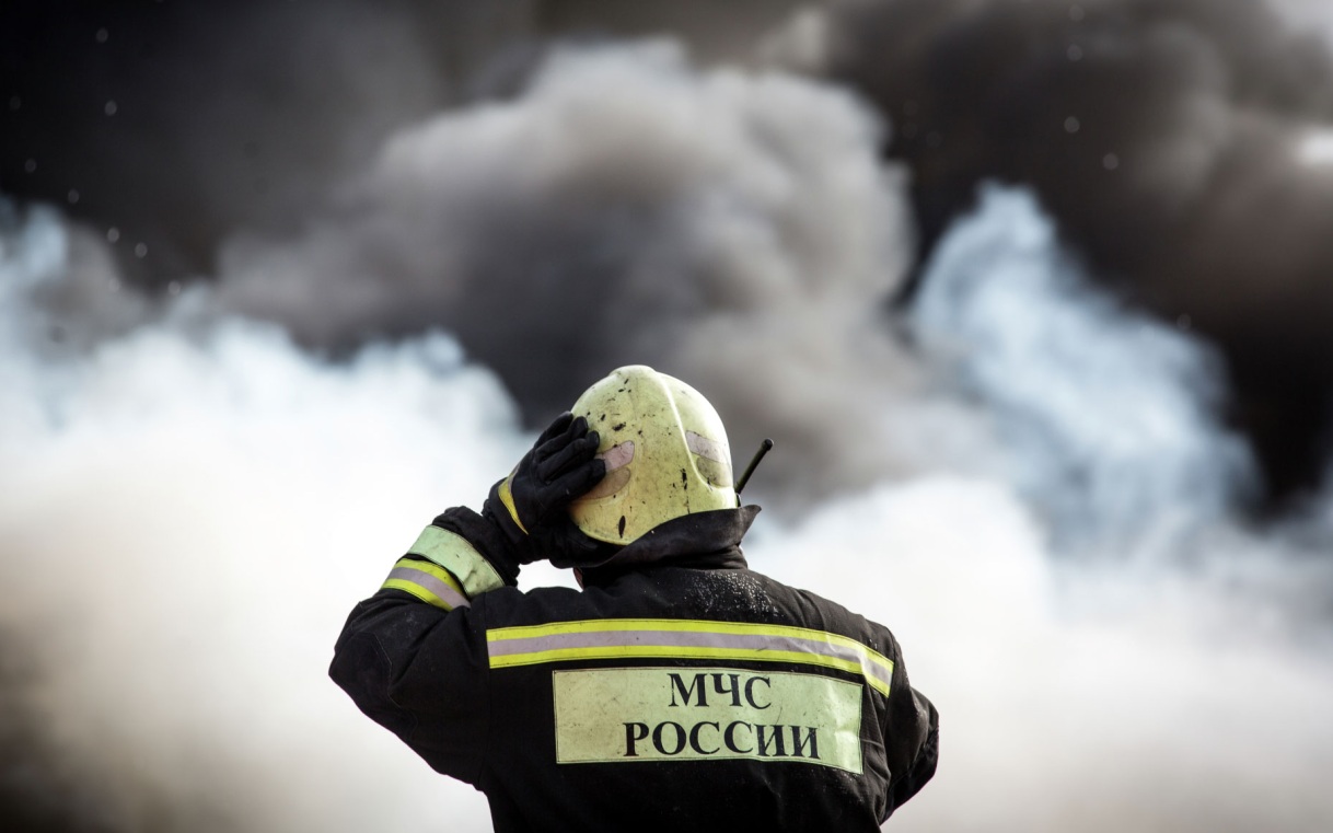 МЧС: пожарные ликвидируют возгорание в одной из школ в Тюмени