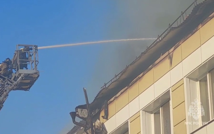 Пожарные локализовали возгорание кровли в тюменской школе