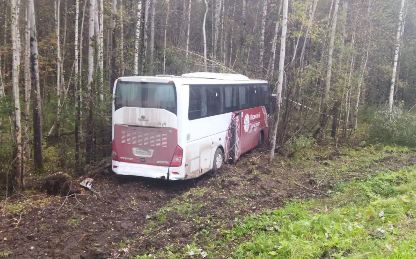 Причиной ДТП с рейсовым автобусом в Прикамье могло стать лопнувшее колесо
