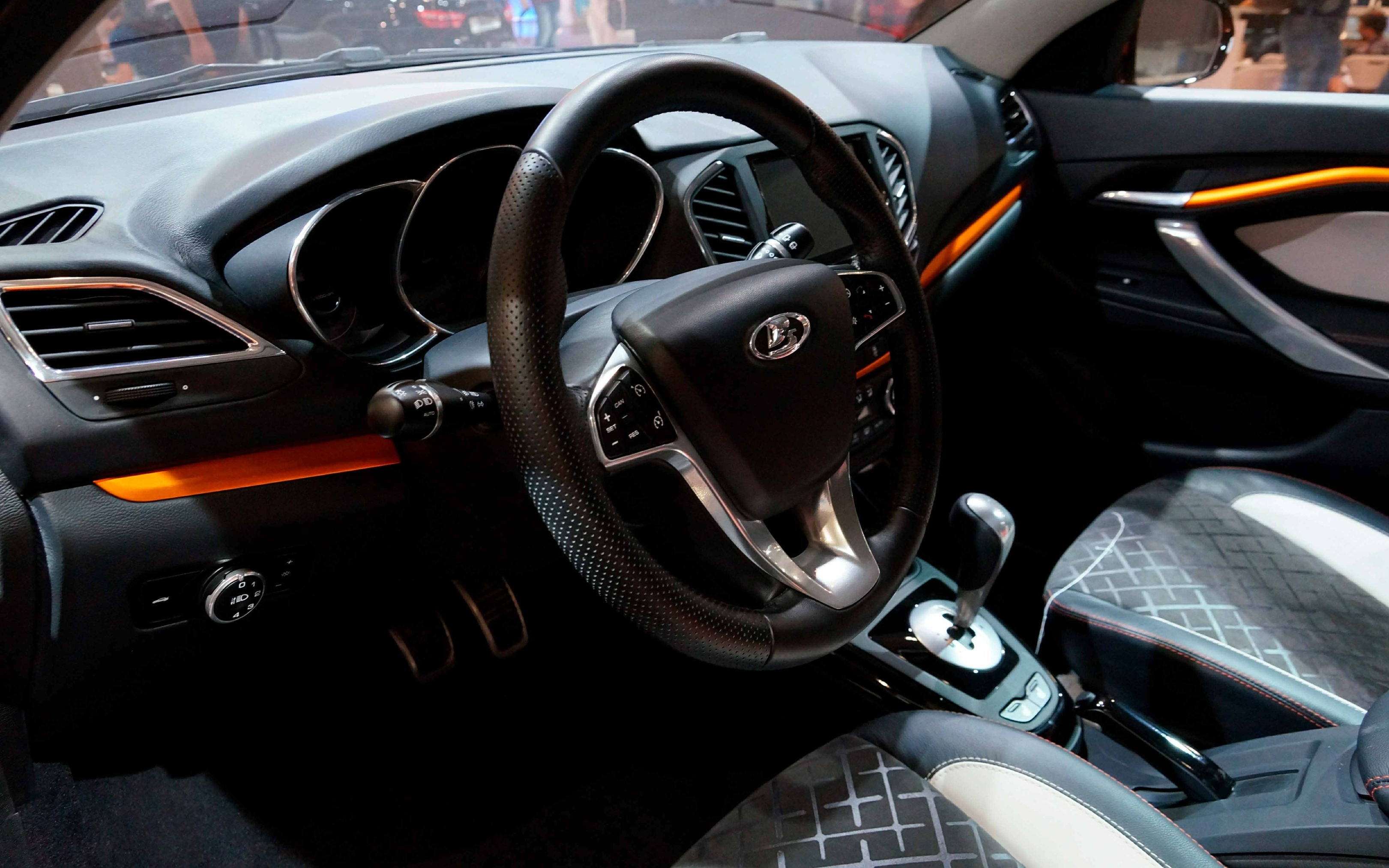 Россия начала поставлять легковые автомобили в Оман