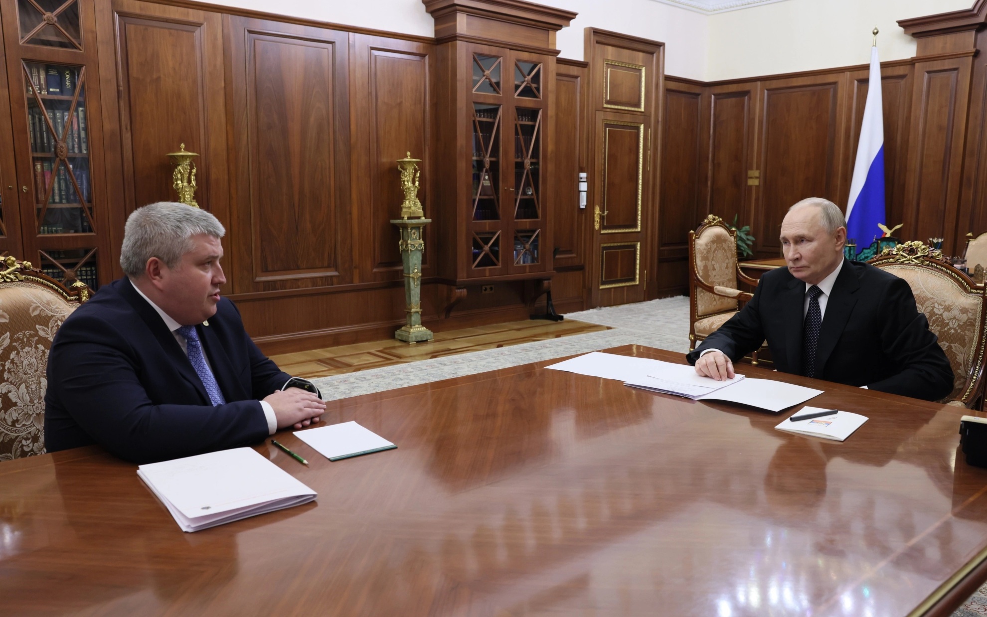 Путин указал новгородскому главе на отсутствие в докладе данных о ремонте школ